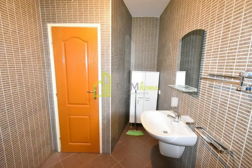 Rent, office space, 200m², Tološi, Podgorica