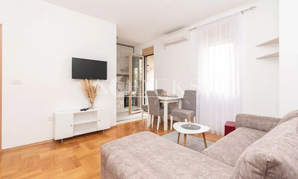 Izdavanje, jednosoban stan, 33m², Stari Aerodrom, Podgorica