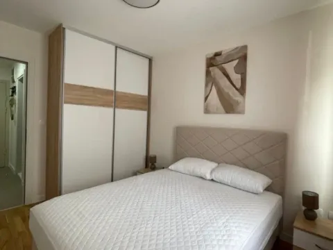 Izdavanje, jednosoban stan, 40m², Pobrežje, Podgorica - image 6