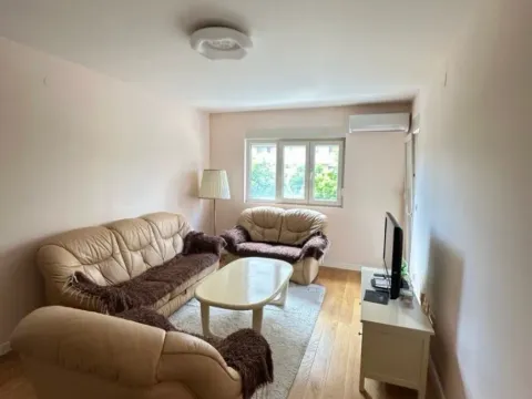 Izdavanje, jednosoban stan, 50m², Central Point, Podgorica