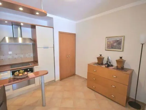 Izdavanje, jednosoban stan, 92m², Centar, Herceg Novi - image 7