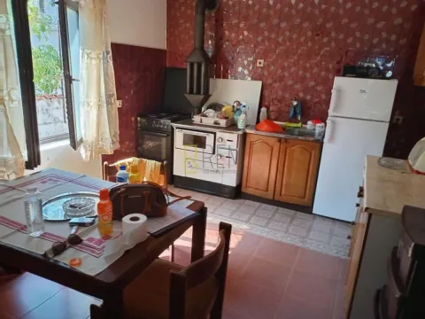 Prodaja, kuća, 232m², Tološi, Podgorica - image 10