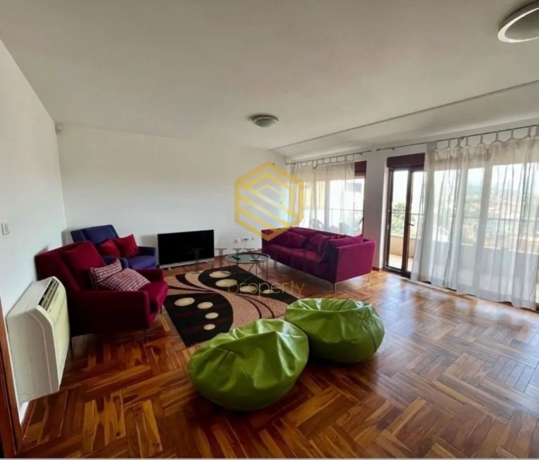 Izdavanje, četvorosoban stan, 174m², Gorica C, Podgorica