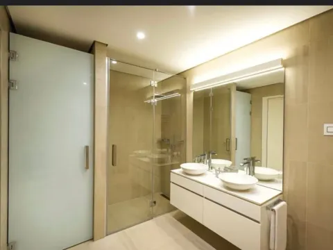 Izdavanje, dvosoban stan, 170m², Dukley Gardens, Budva - image 11