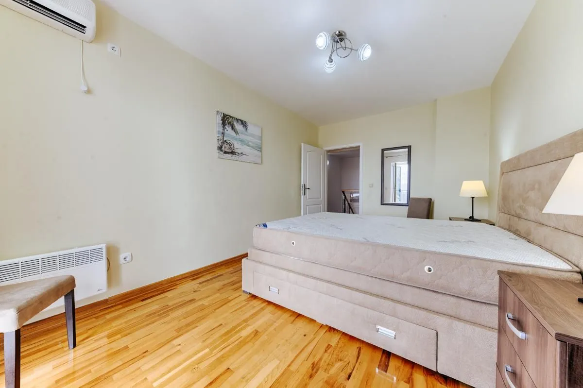 Prodaja, trosoban stan, 139m², Sveti Stefan, Budva