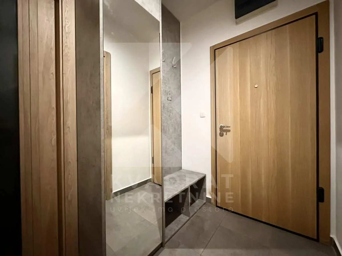 Izdavanje, jednosoban stan, 50m², Master Kvart, Podgorica