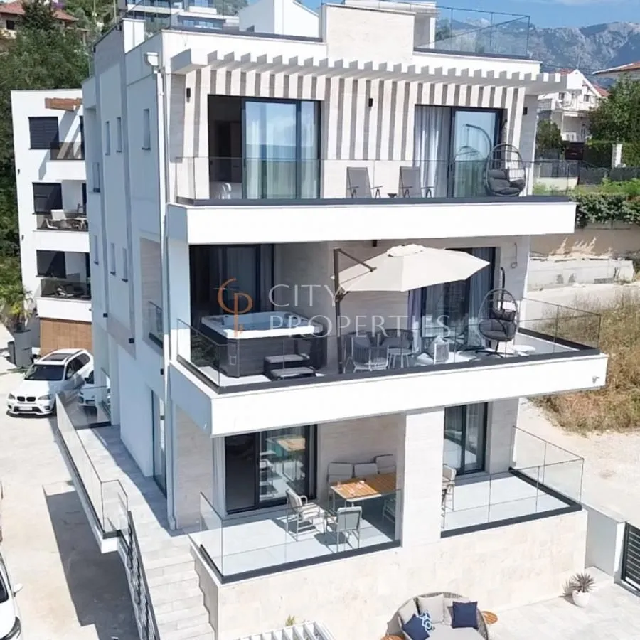 Rent, house, 330m², Centar, Tivat