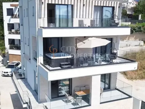 Rent, house, 330m², Centar, Tivat