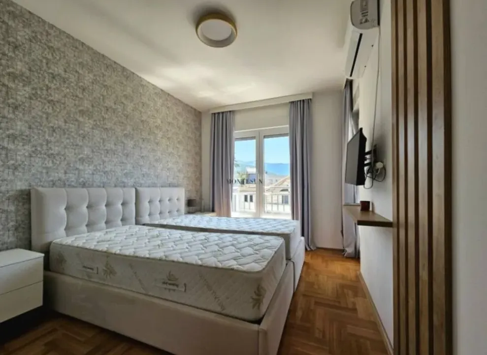 Izdavanje, trosoban stan, 103m², Maslinjak, Budva