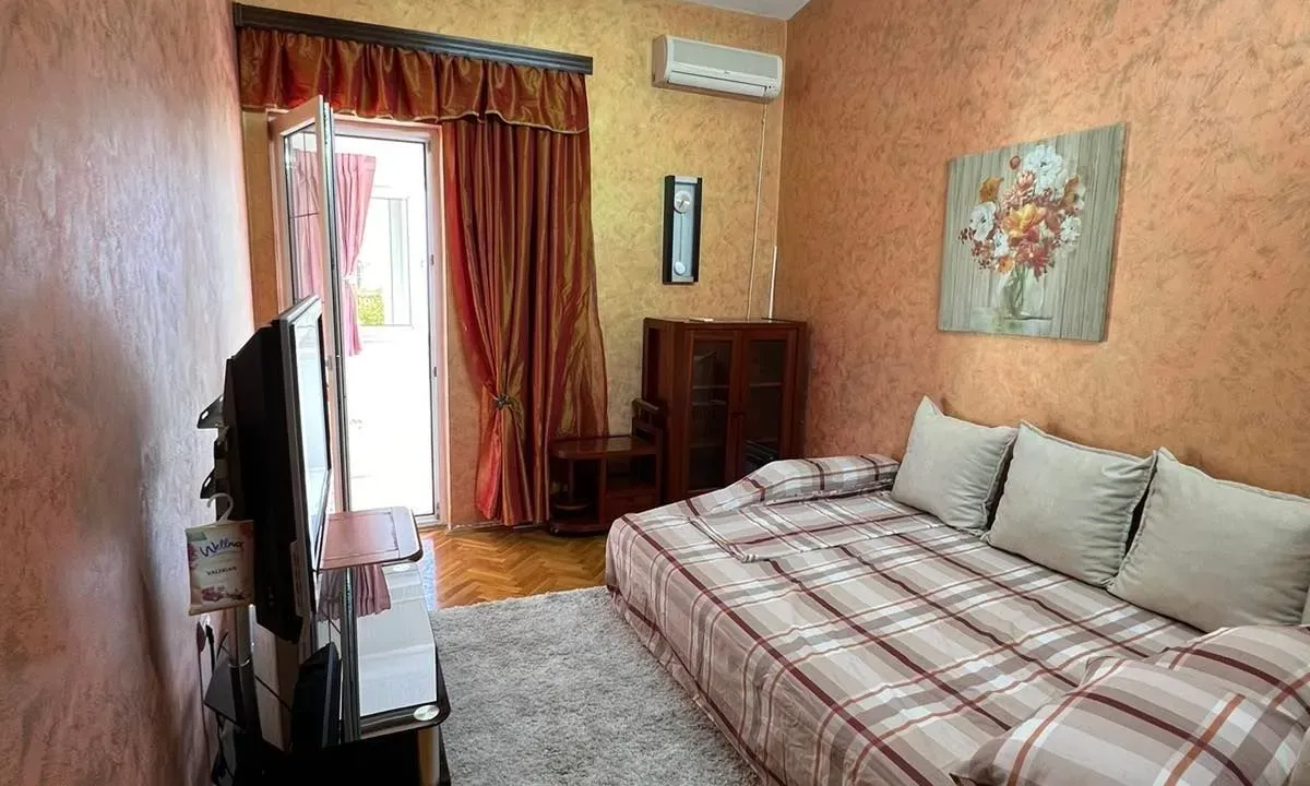 Izdavanje, dvosoban stan, 70m², Bar, Crna Gora