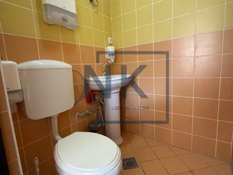Izdavanje, poslovni prostor, 18m², Vezirov Most, Podgorica - image 3