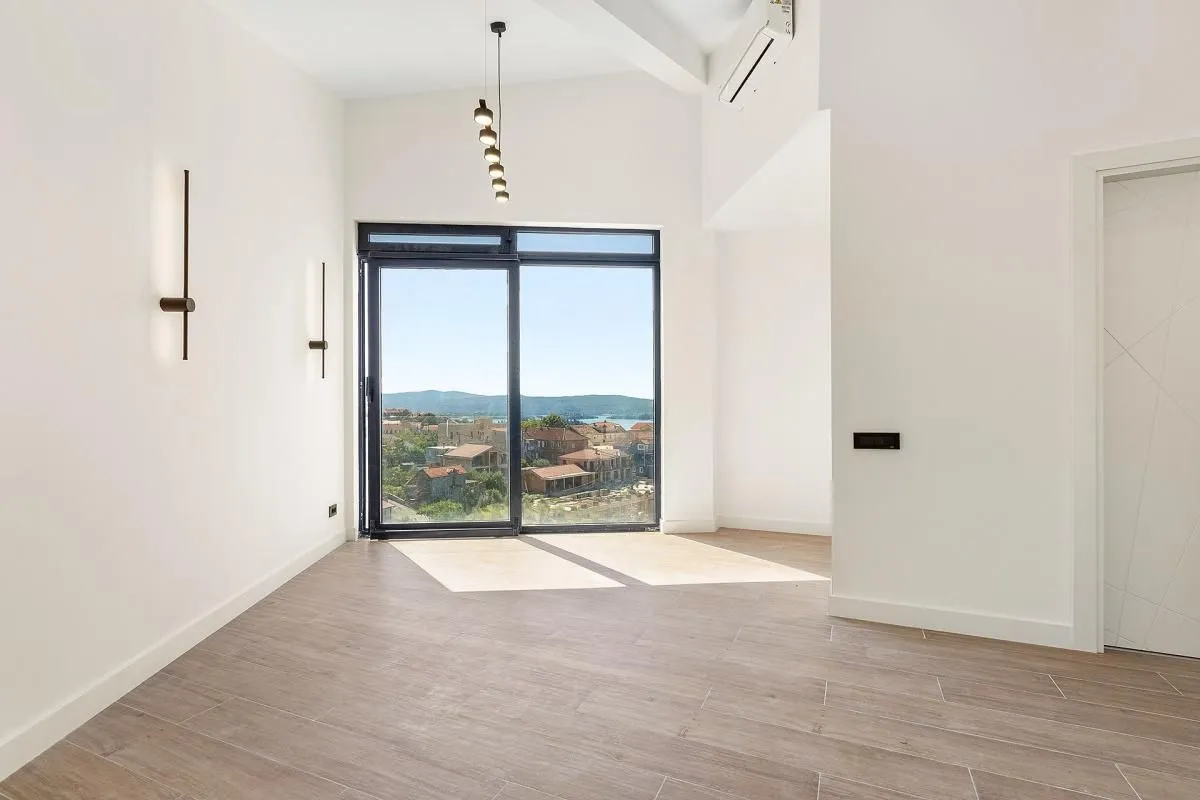 Prodaja, dvosoban stan, 153m², Tivat, Crna Gora