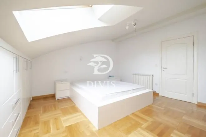 Izdavanje, trosoban stan, 85m², Južni Bulevar, Vračar Sve Podlokacije