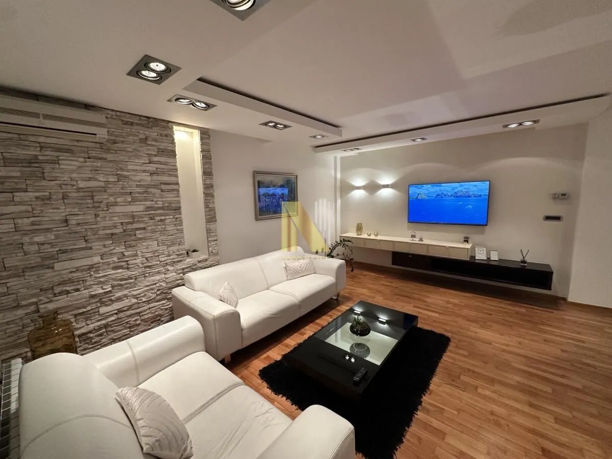 Izdavanje, kuća, 250m², Lipov gaj, Novi Sad Sve Podlokacije