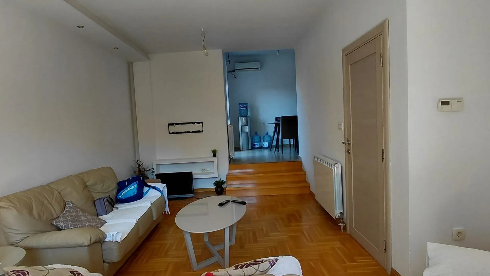 Izdavanje, kuća, 220m², Tološi, Podgorica