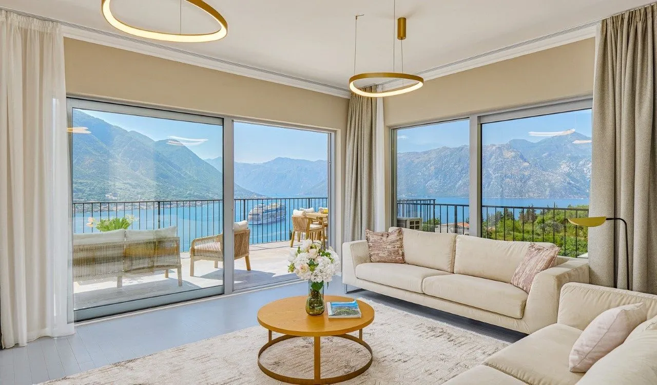 Sale, three bedroom apartment, 158m², Dobrota, Kotor