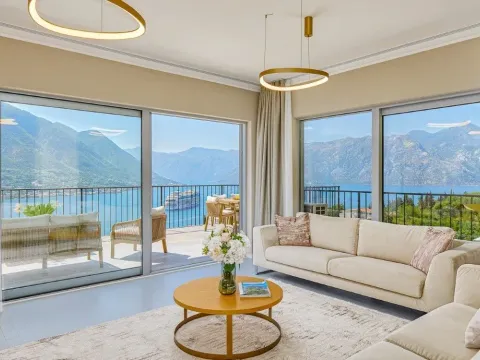 Sale, three bedroom apartment, 158m², Dobrota, Kotor - image 1