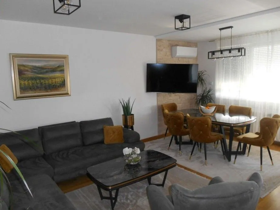 Prodaja, trosoban stan, 75m², Novi Sad, Srbija
