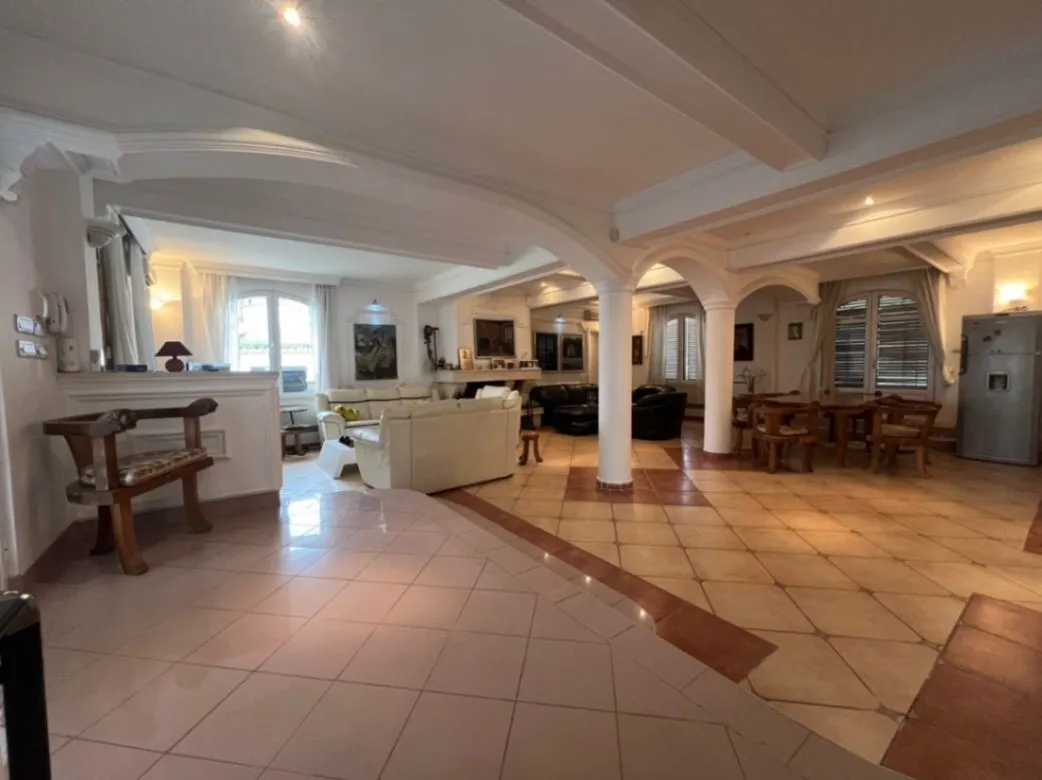 Izdavanje, kuća, 350m², Zlatica, Podgorica