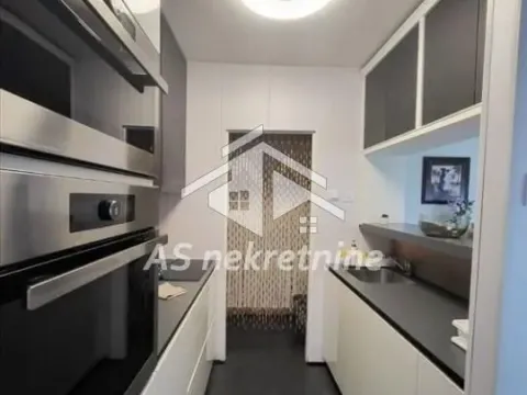 Izdavanje, trosoban stan, 80m², Stari Merkator, Novi Beograd Sve Podlokacije - image 6