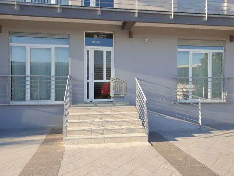 Izdavanje, poslovni prostor, 86m², Gornja Gorica, Podgorica - image 10