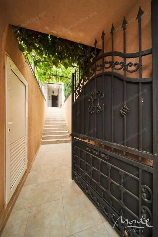 Sale, house, 495m², Bečići, Budva