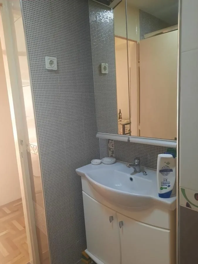 Izdavanje, dvosoban stan, 51m², Centar, Niš