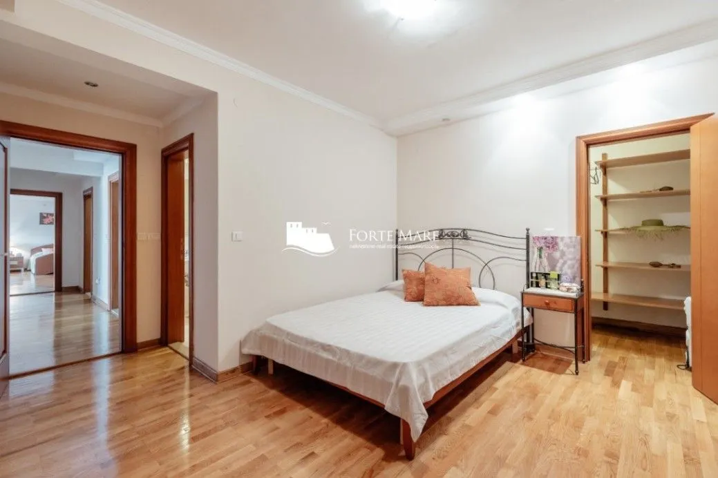 Prodaja, trosoban stan, 244m², Herceg Novi, Crna Gora