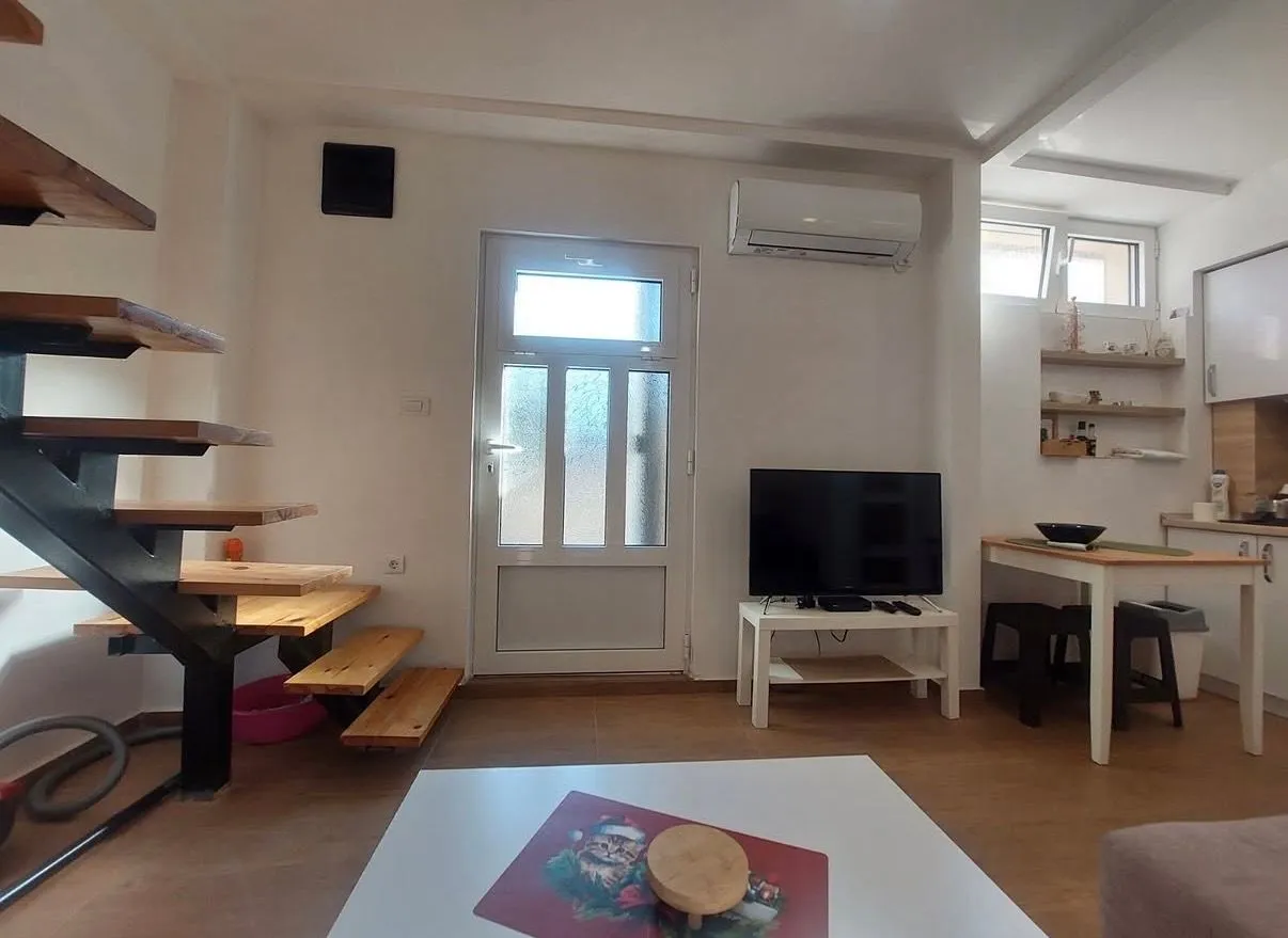 Izdavanje, dvosoban stan, 40m², Mažina, Tivat