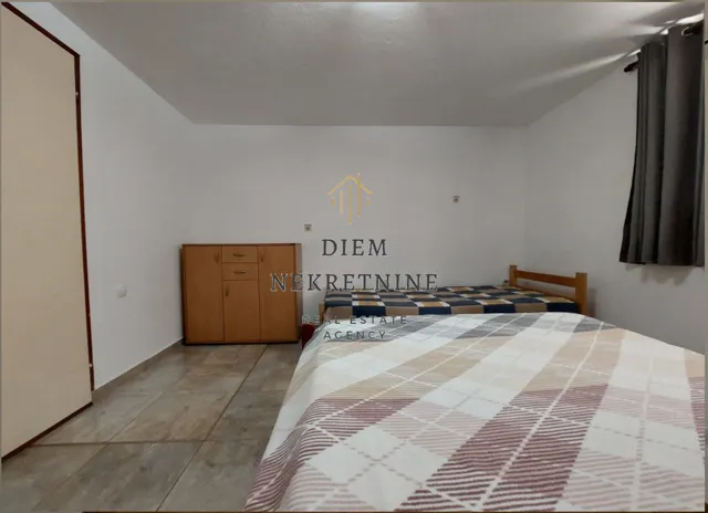 Izdavanje, dvosoban stan, 80m², Mrčevac, Tivat