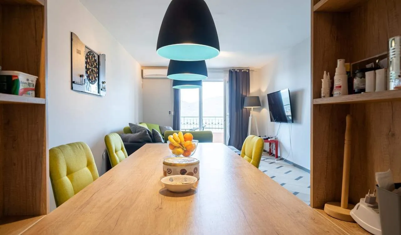 Prodaja, trosoban stan, 90m², Seoce, Budva