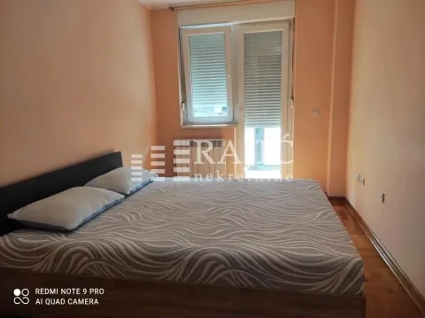 Bedroom with a double bed and access to the balcony. - image 7