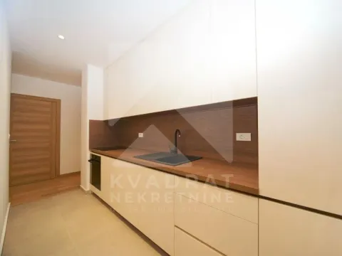 Izdavanje, dvosoban stan, 74m², City Kvart, Podgorica - image 4