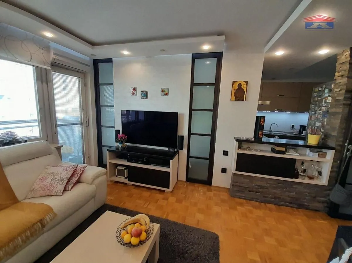 Prodaja, četvorosoban stan, 70m², Bulevar Oslobodjenja, Novi Sad Sve Podlokacije