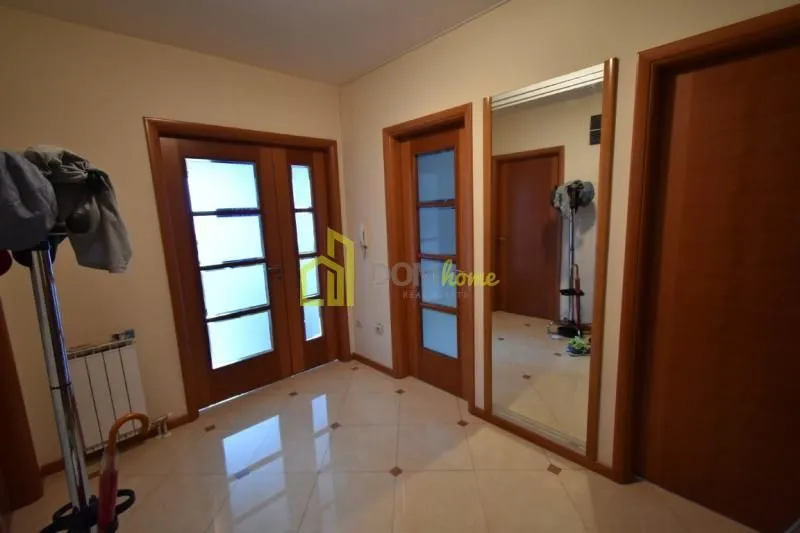 Izdavanje, trosoban stan, 117m², Preko Morače, Podgorica