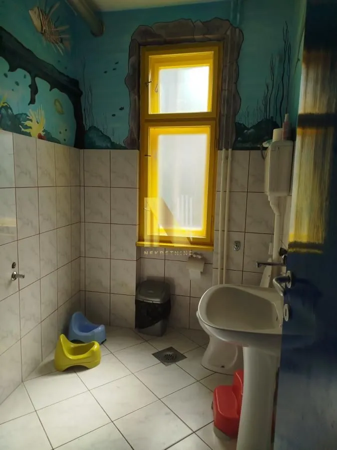 Small bathroom with sanitary ware and painted walls.