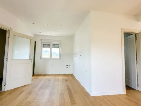 Prodaja, četvorosoban stan, 160m², Drač, Podgorica - image 8