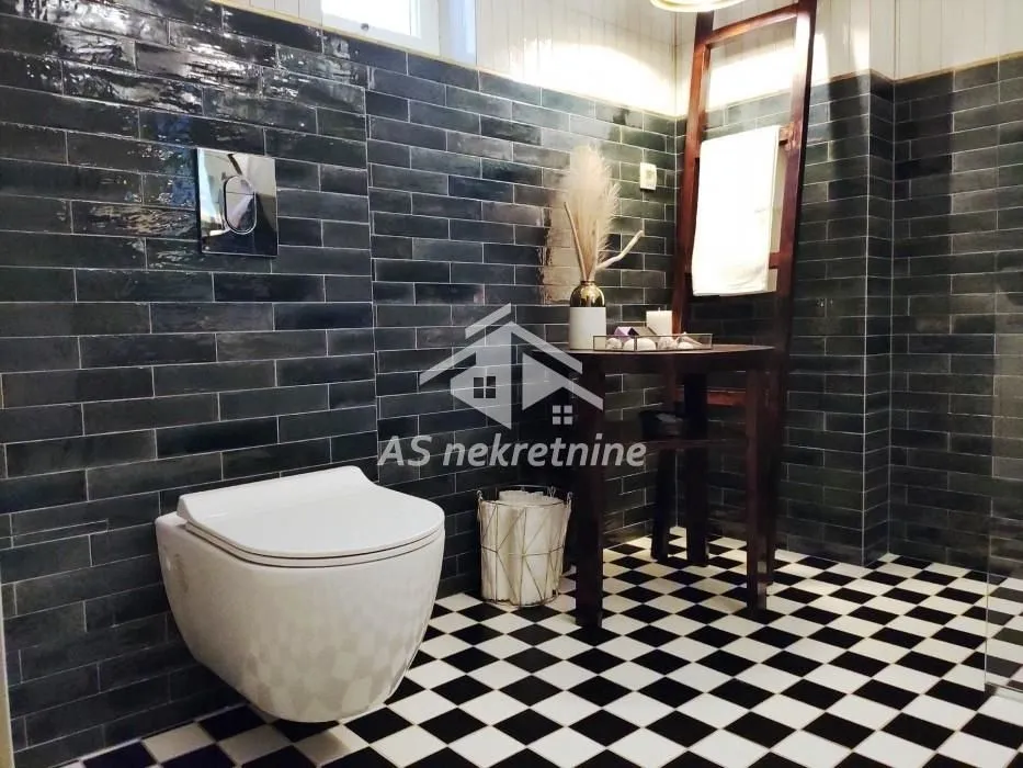 Rent, four bedroom apartment, 140m², Kalenić Pijaca, Vračar Sve Podlokacije