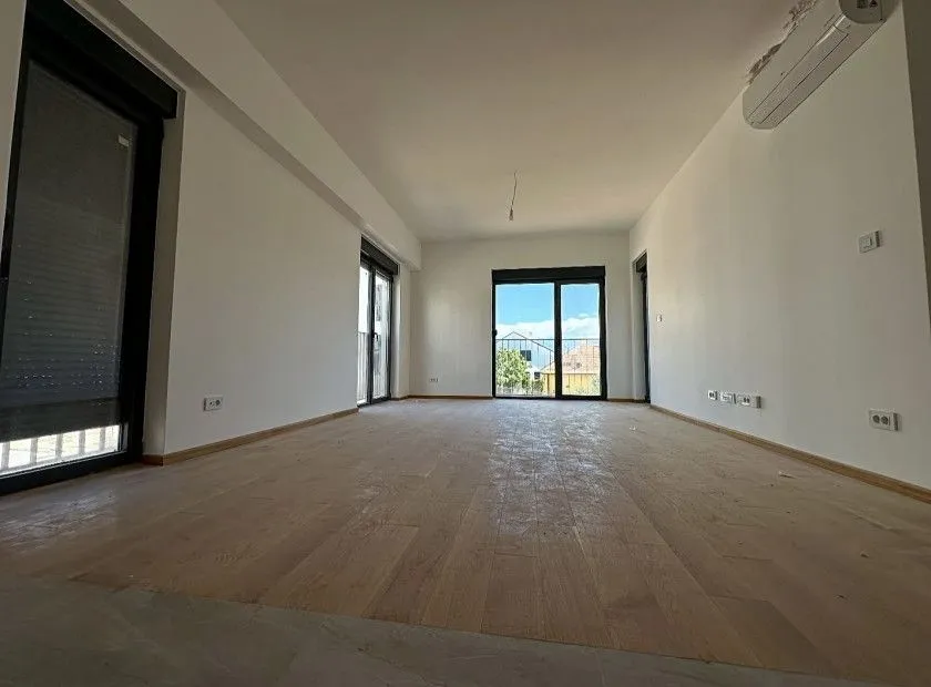 Prodaja, dvosoban stan, 76m², Gornja Gorica, Podgorica