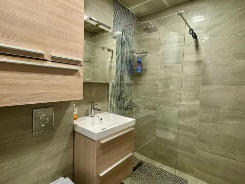 Izdavanje, dvosoban stan, 65m², Budva, Crna Gora - image 12