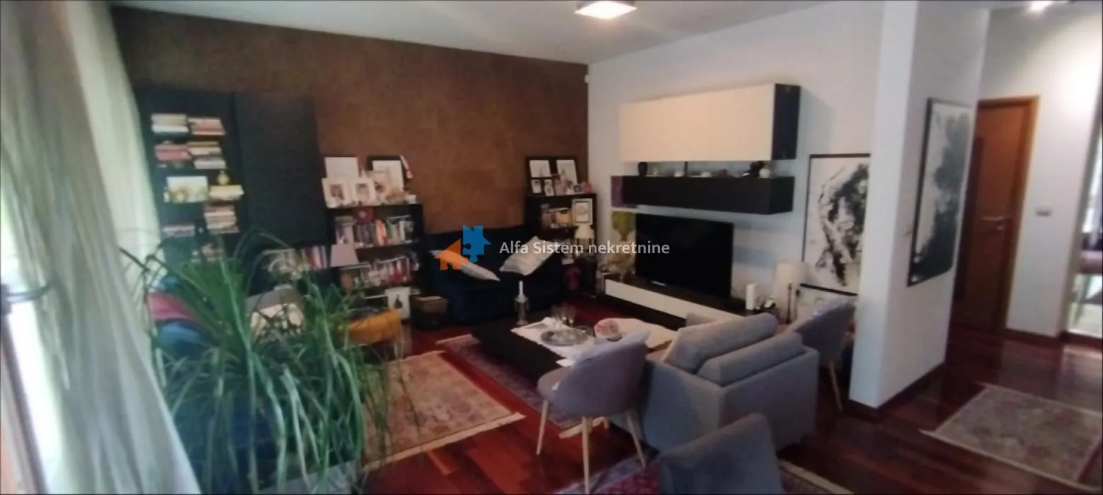Izdavanje, trosoban stan, 95m², Savski Venac, Beograd