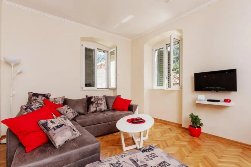 Prodaja, dvosoban stan, 62m², Stari Grad Kotor, Kotor