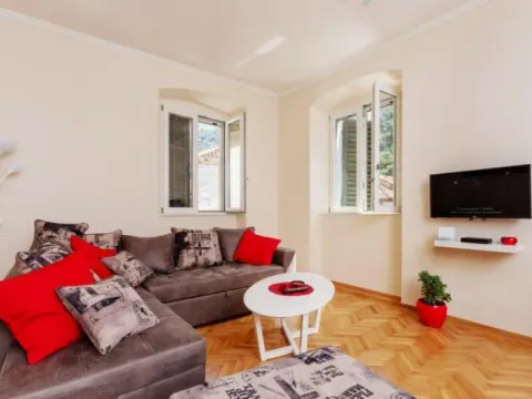 Prodaja, dvosoban stan, 62m², Stari Grad Kotor, Kotor - image 6