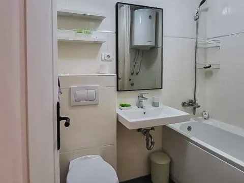 Izdavanje, trosoban stan, 100m², Blok 5, Podgorica - image 6