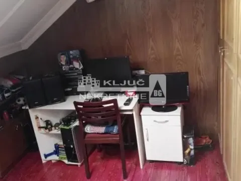 Prodaja, četvorosoban stan, 142m², Zemun Centar, Zemun Sve Podlokacije - image 2