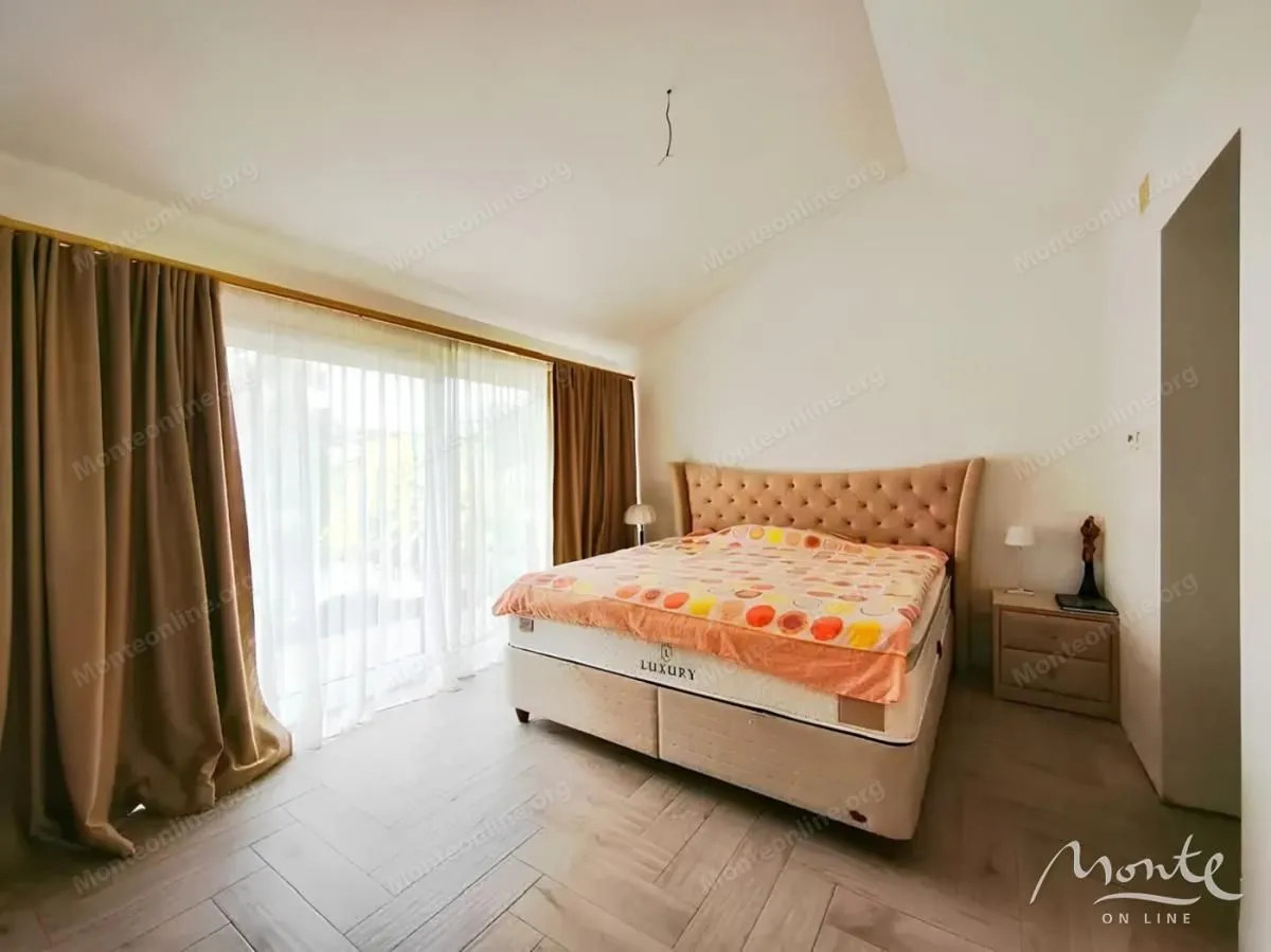 Prodaja, kuća, 350m², Velje Brdo, Podgorica