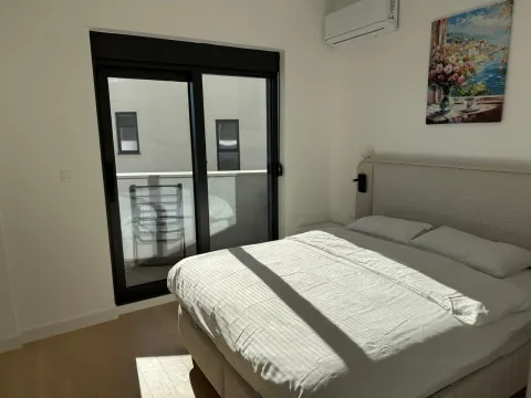 Rent, one bedroom apartment, 40m², Bečići, Budva - image 16