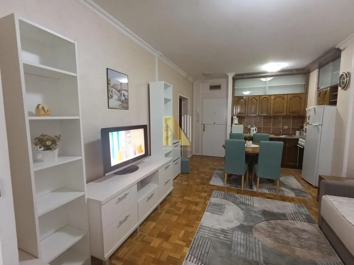 Izdavanje, dvosoban stan, 47m², Sajmište, Novi Sad