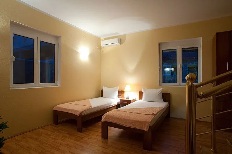 Prodaja, ugostiteljski objekat, 1723m², Buljarica, Budva