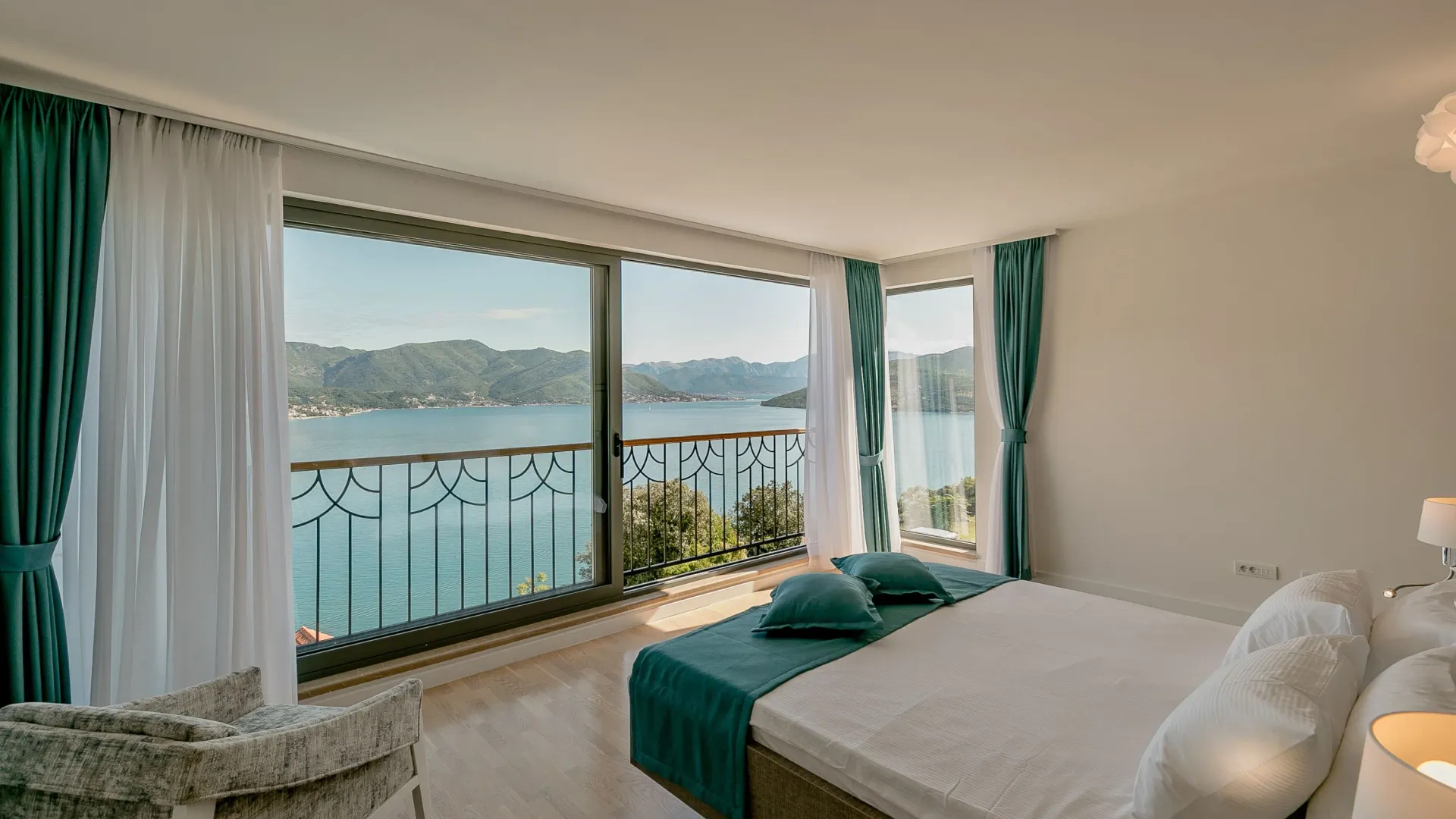 Prodaja, kuća, 282m², Njivice, Herceg Novi